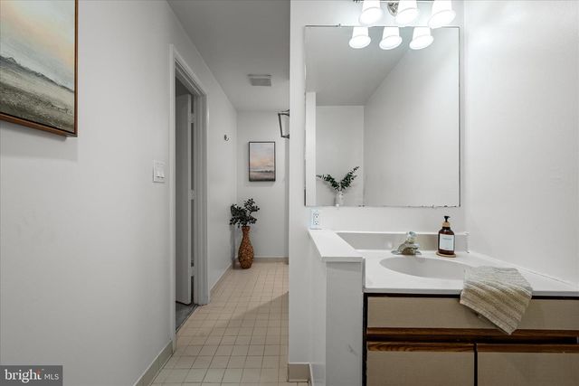 15 MARIAN CT, Sterling, VA 20165