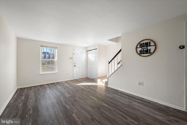 15 MARIAN CT, Sterling, VA 20165