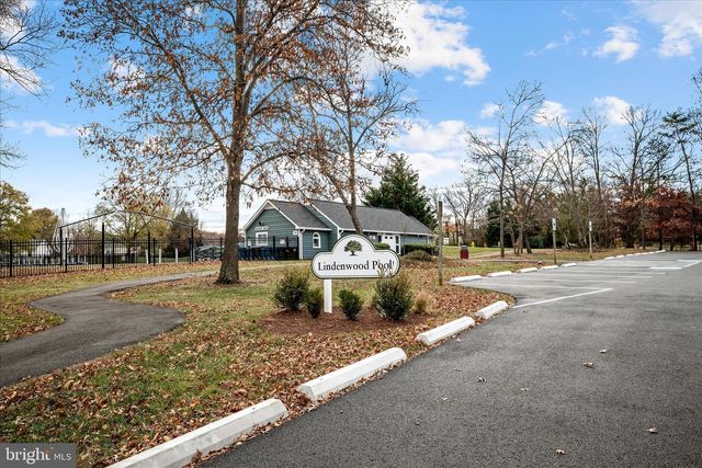 15 MARIAN CT, Sterling, VA 20165