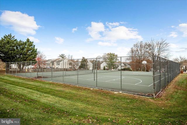 15 MARIAN CT, Sterling, VA 20165