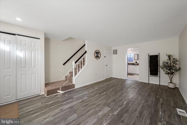 15 MARIAN CT, Sterling, VA 20165