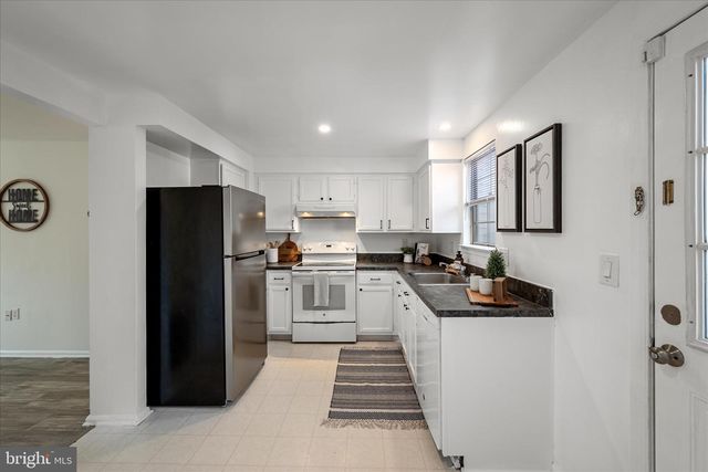 15 MARIAN CT, Sterling, VA 20165