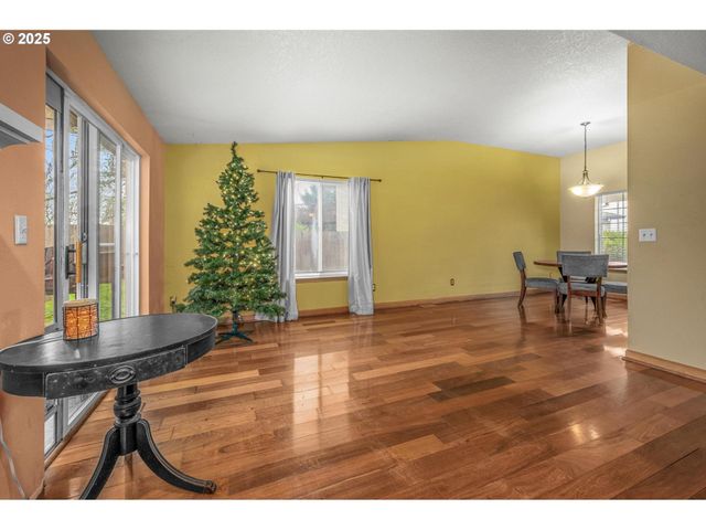 19326 ROLLINS St, Oregon City, OR 97045