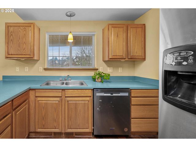 19326 ROLLINS St, Oregon City, OR 97045