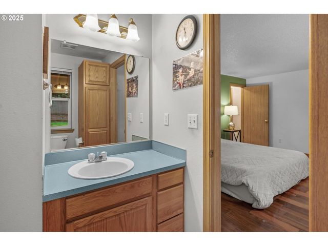 19326 ROLLINS St, Oregon City, OR 97045