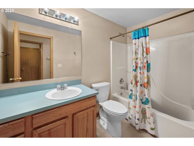 19326 ROLLINS St, Oregon City, OR 97045