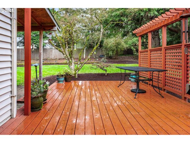 19326 ROLLINS St, Oregon City, OR 97045