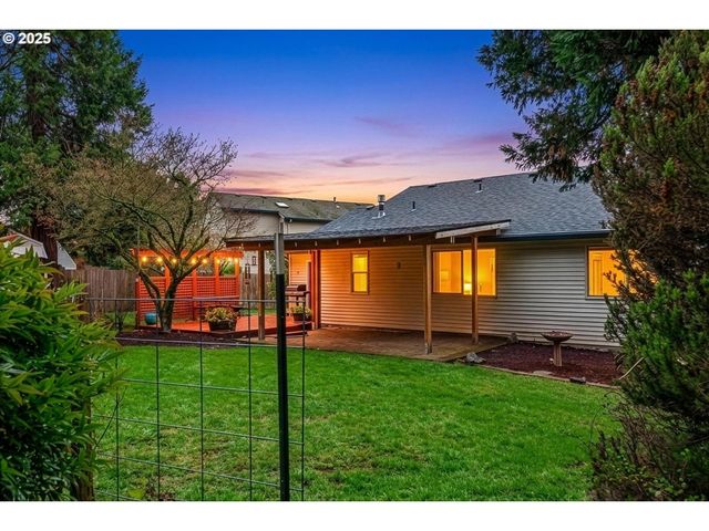 19326 ROLLINS St, Oregon City, OR 97045