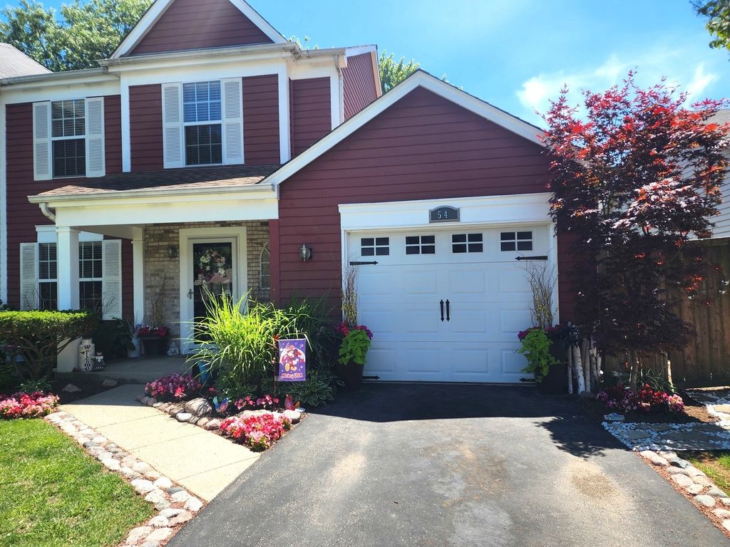 54 Sandhurst Road, Mundelein, IL 60060