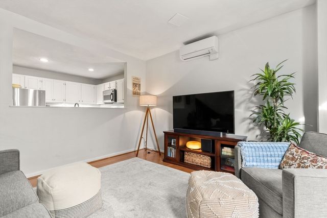 529 Columbus Ave 21, Boston, MA 02118