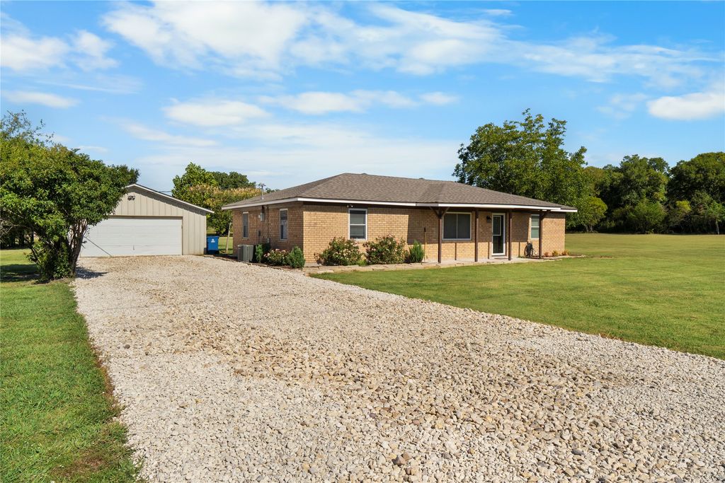 179 Hcr 2116, Whitney, TX 76692