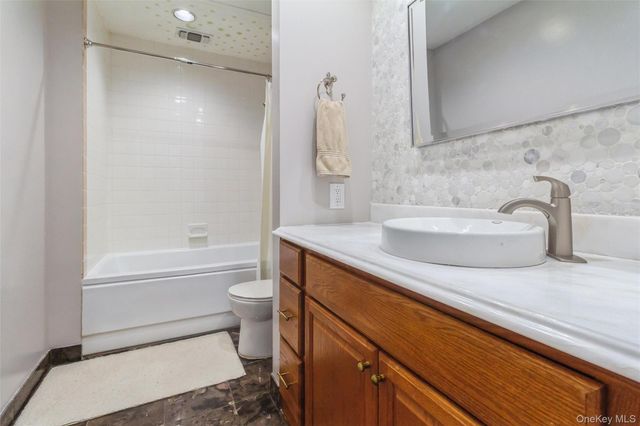 2845 Nicole Court, Oceanside, NY 11572