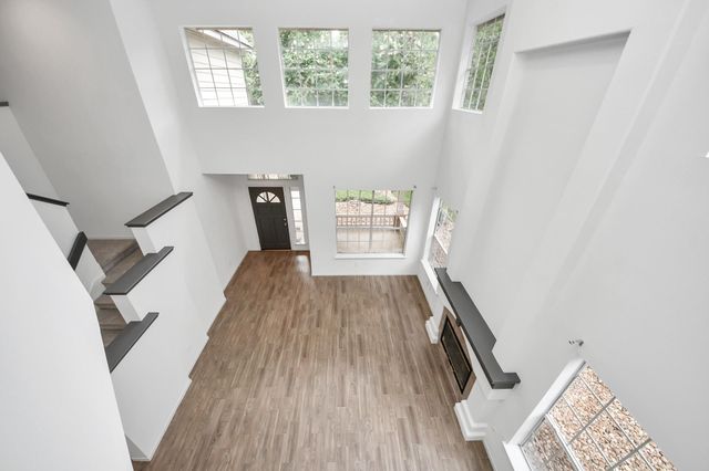 103 E Lakeridge Drive, The Woodlands, TX 77381