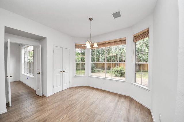 103 E Lakeridge Drive, The Woodlands, TX 77381
