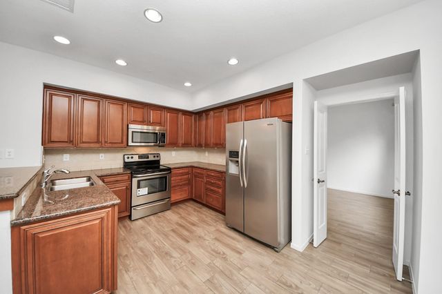 103 E Lakeridge Drive, The Woodlands, TX 77381