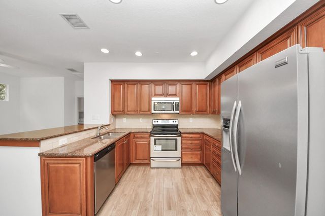 103 E Lakeridge Drive, The Woodlands, TX 77381