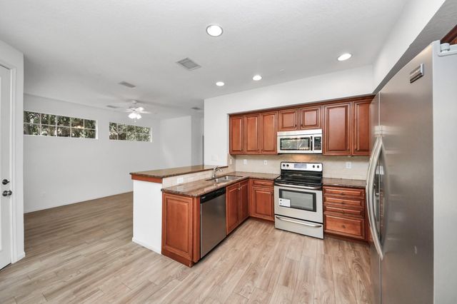 103 E Lakeridge Drive, The Woodlands, TX 77381