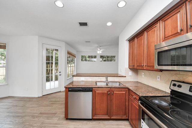 103 E Lakeridge Drive, The Woodlands, TX 77381