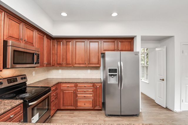 103 E Lakeridge Drive, The Woodlands, TX 77381