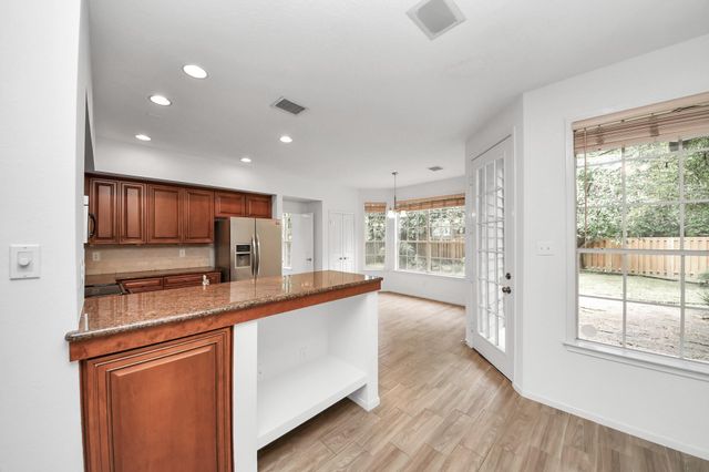103 E Lakeridge Drive, The Woodlands, TX 77381