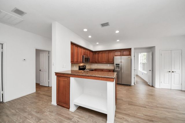103 E Lakeridge Drive, The Woodlands, TX 77381
