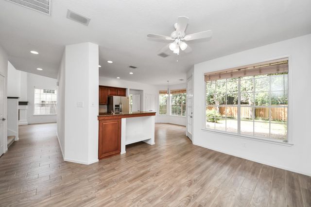 103 E Lakeridge Drive, The Woodlands, TX 77381