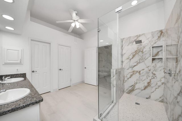 103 E Lakeridge Drive, The Woodlands, TX 77381