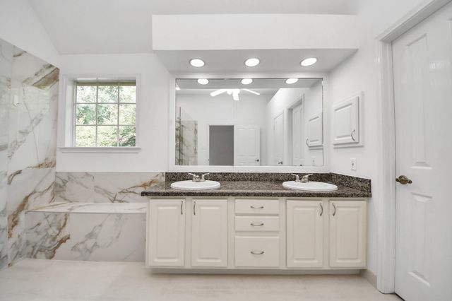 103 E Lakeridge Drive, The Woodlands, TX 77381