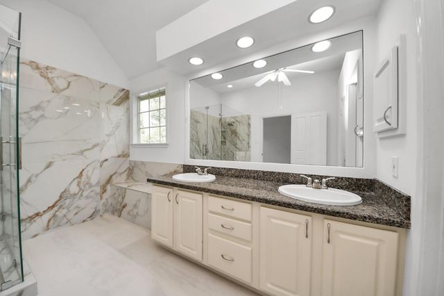 103 E Lakeridge Drive, The Woodlands, TX 77381