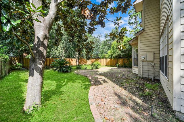 103 E Lakeridge Drive, The Woodlands, TX 77381