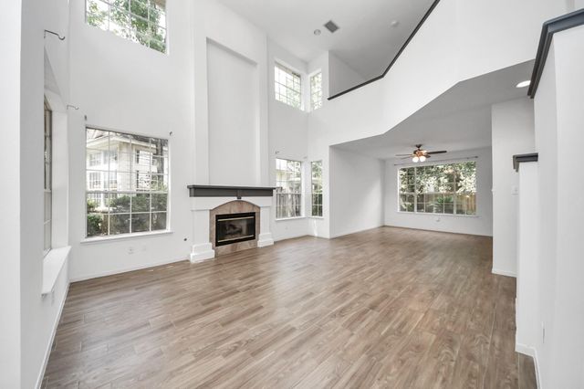 103 E Lakeridge Drive, The Woodlands, TX 77381