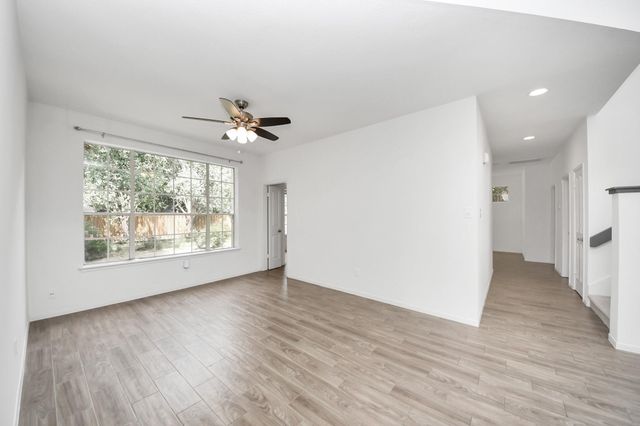 103 E Lakeridge Drive, The Woodlands, TX 77381
