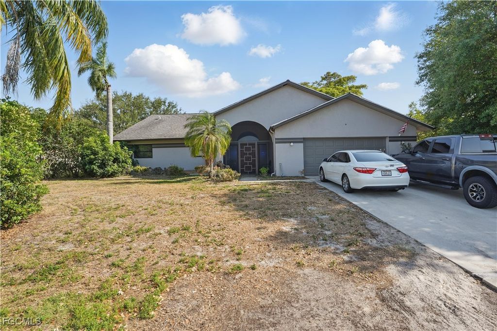 910 SE 19th LN, Cape Coral, FL 33990