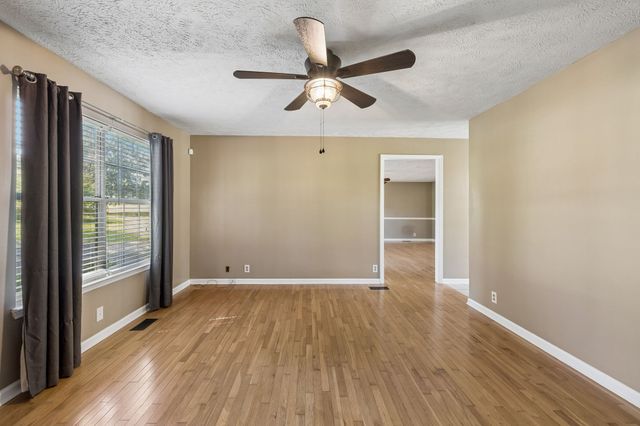 127 Deer Point Rd, Unionville, TN 37180