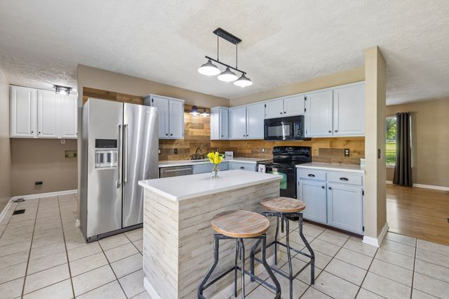127 Deer Point Rd, Unionville, TN 37180