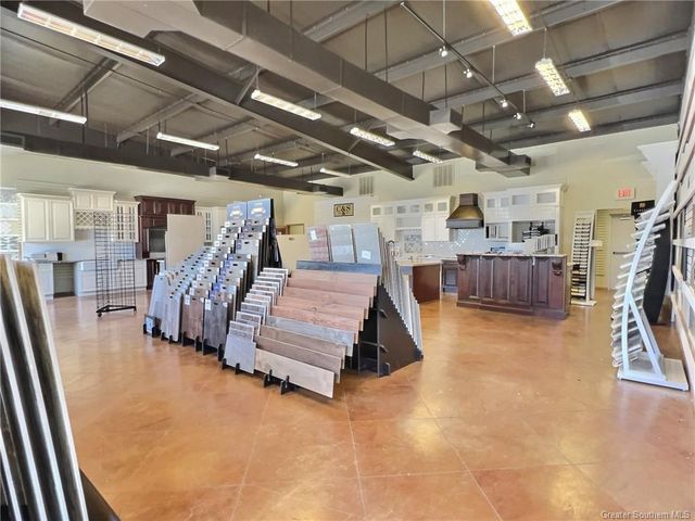 935 E McNeese Street, Lake Charles, LA 70607