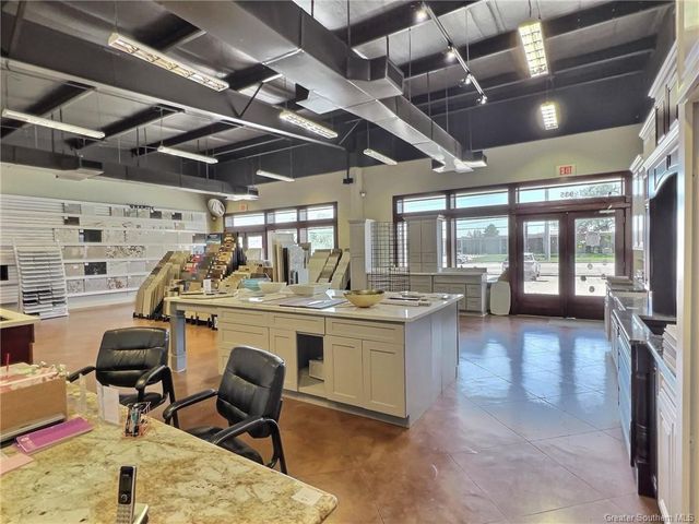 935 E McNeese Street, Lake Charles, LA 70607