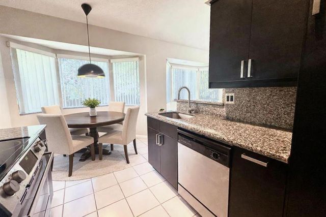 9202 NW 9th Place, Plantation, FL 33324