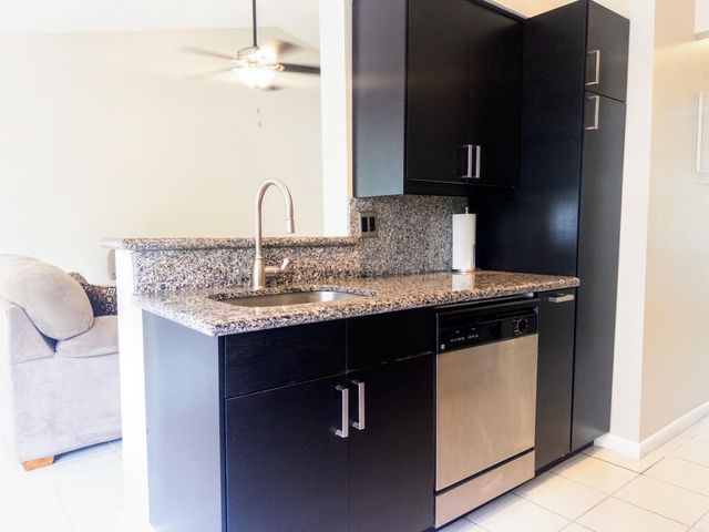 9202 NW 9th Place, Plantation, FL 33324