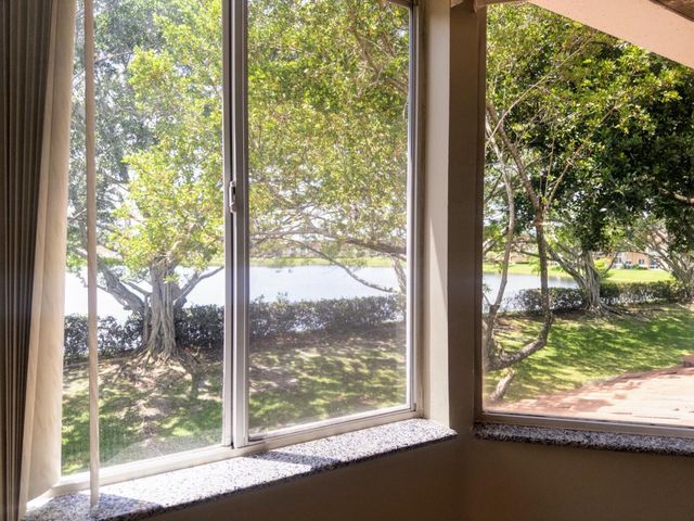 9202 NW 9th Place, Plantation, FL 33324