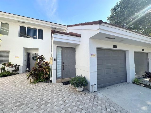 9202 NW 9th Place, Plantation, FL 33324
