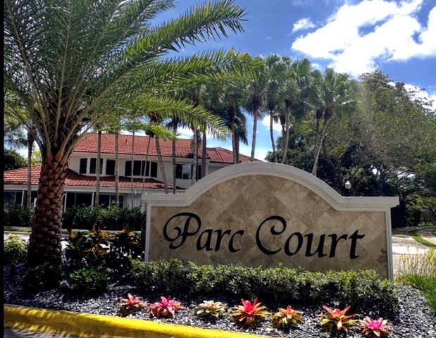 9202 NW 9th Place, Plantation, FL 33324