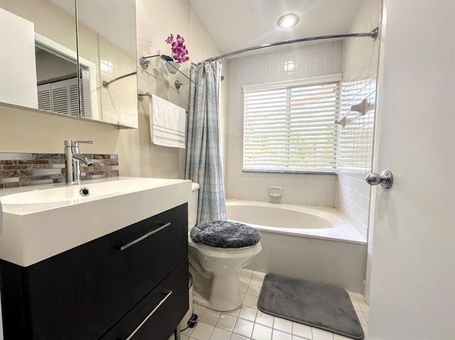 9202 NW 9th Place, Plantation, FL 33324