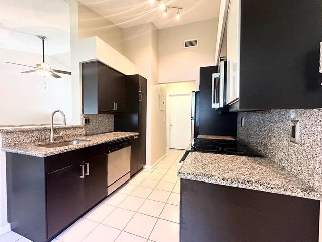 9202 NW 9th Place, Plantation, FL 33324