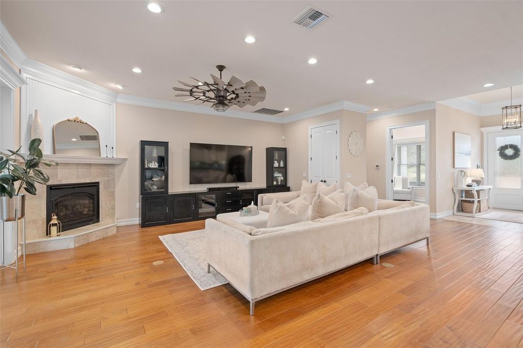 Image 16 of property listing at 5301 CARSON STREET, St Cloud, FL 34771