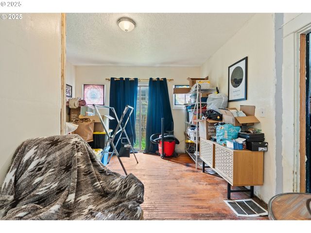 11138 Ne SHAVER St, Portland, OR 97220