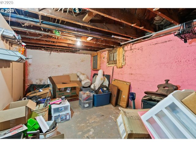 11138 Ne SHAVER St, Portland, OR 97220