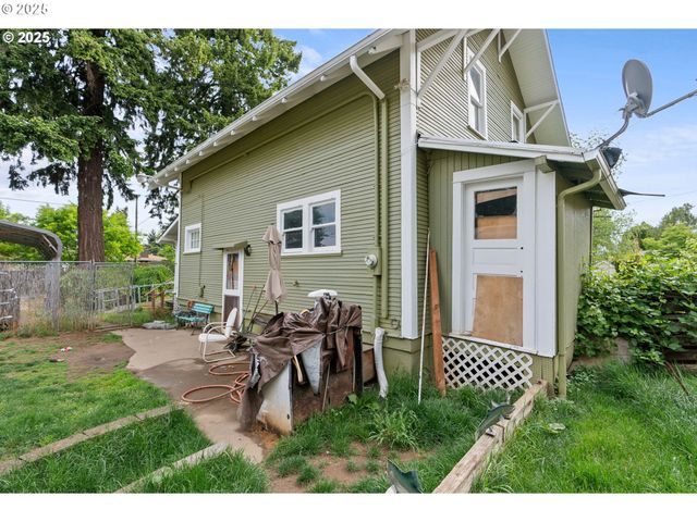11138 Ne SHAVER St, Portland, OR 97220