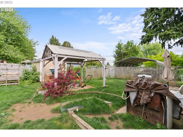 11138 Ne SHAVER St, Portland, OR 97220