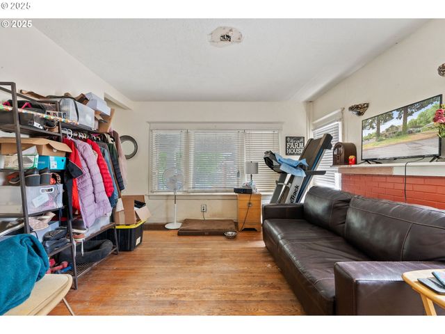 11138 Ne SHAVER St, Portland, OR 97220